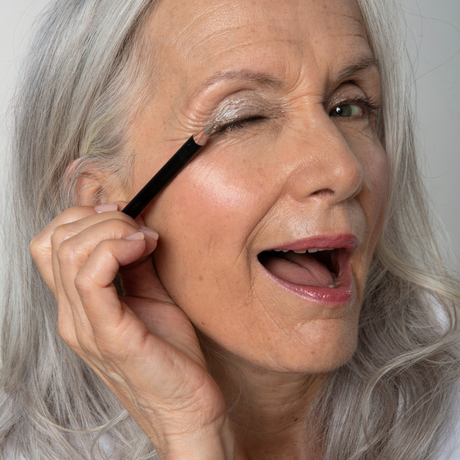 Wing It Eyeliner Pencil / Lowkey Taupe