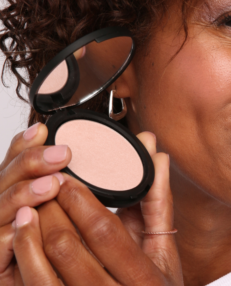 Oh Here We Glow Highlighting Powder / Moonstone